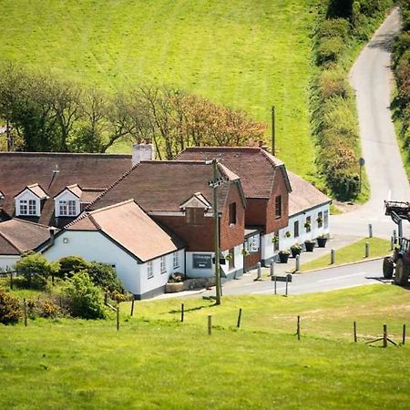 The Chequers Inn Rookley Esterno foto